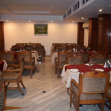 Hotel Vaibhav Varanasi Luaran gambar