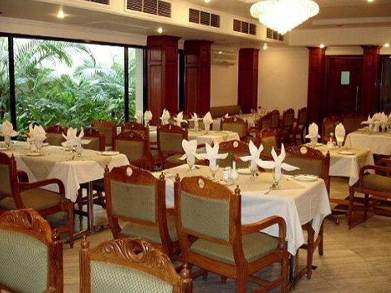 Hotel Vaibhav Varanasi Luaran gambar