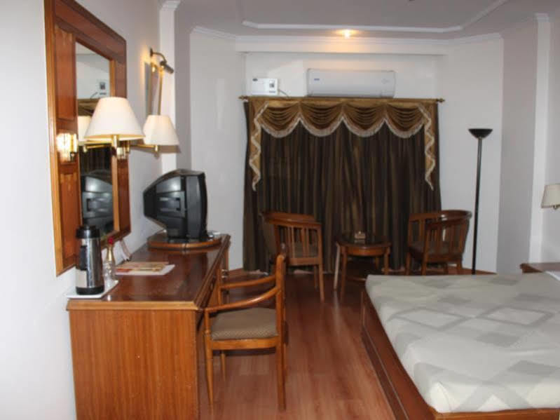 Hotel Vaibhav Varanasi Luaran gambar