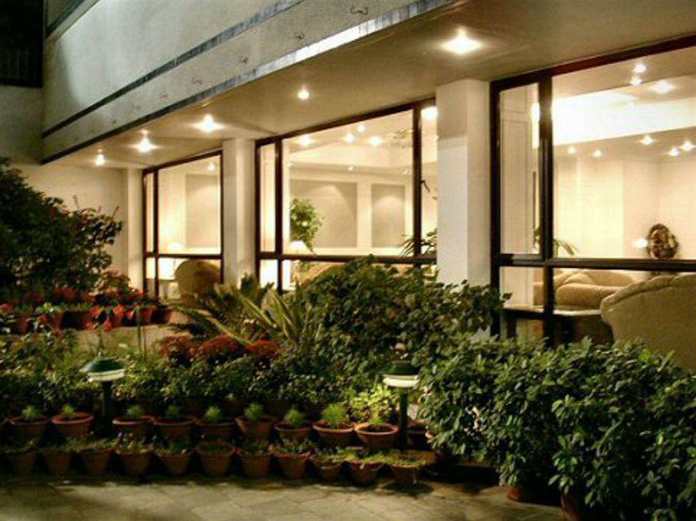 Hotel Vaibhav Varanasi Luaran gambar
